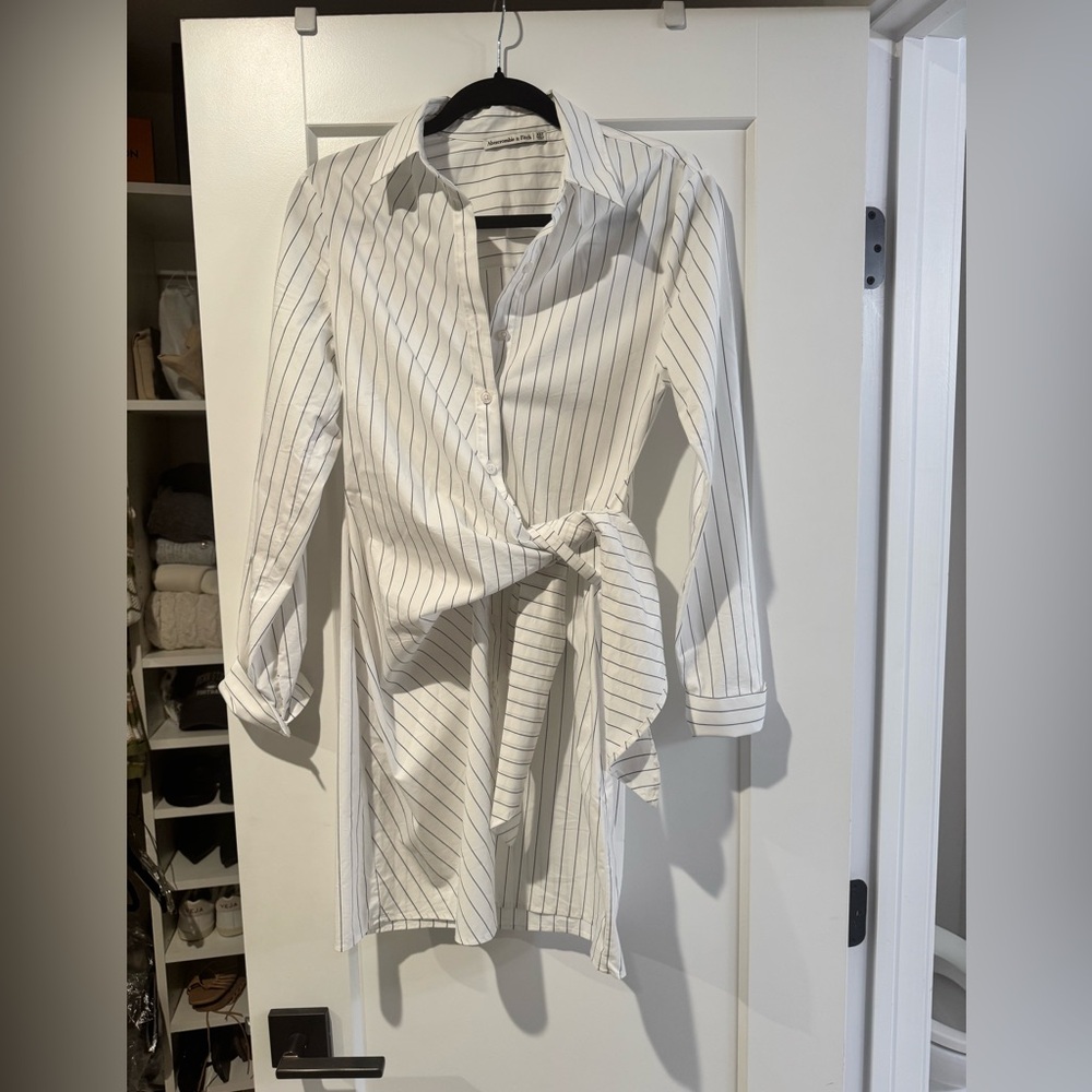 New without tags! Abercrombie & Fitch tie-front wrap dress